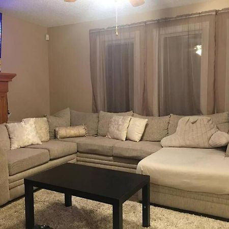 Renovated 4 Bedrooms 20 Sleeps Shopping Mall Edmonton Bagian luar foto