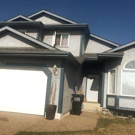 Renovated 4 Bedrooms 20 Sleeps Shopping Mall Edmonton Bagian luar foto