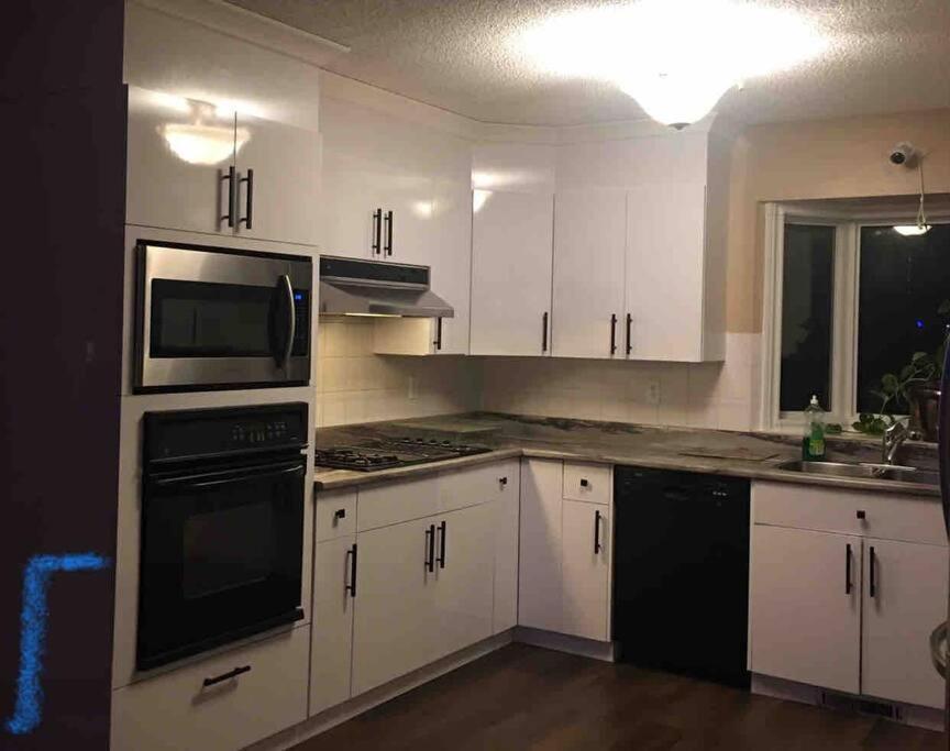 Renovated 4 Bedrooms 20 Sleeps Shopping Mall Edmonton Bagian luar foto